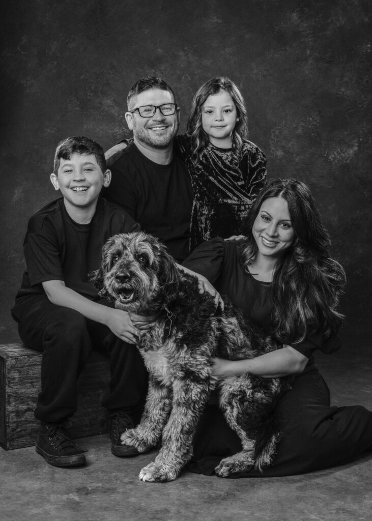 alt="black and white family photography by Portrait Club"